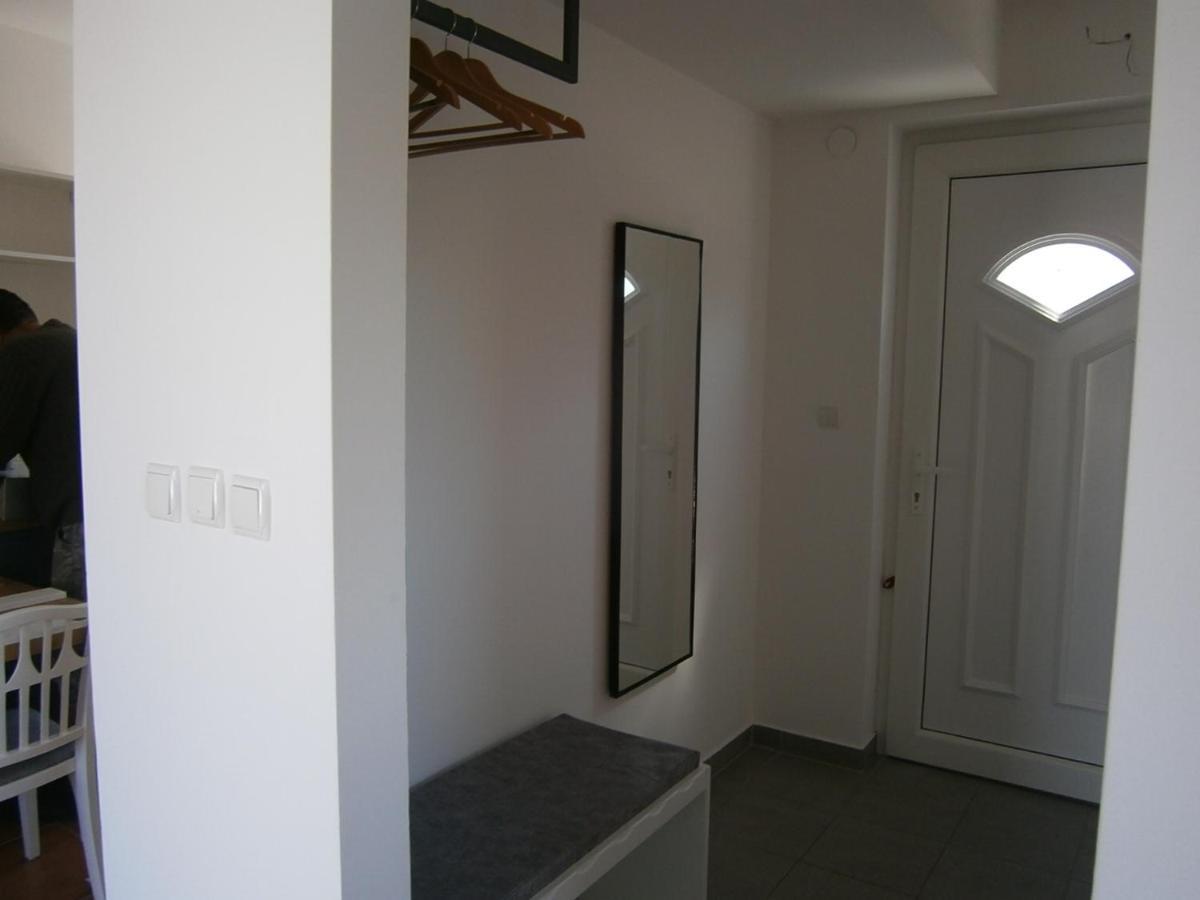 Zobic Family Apartments Rab Town Ngoại thất bức ảnh