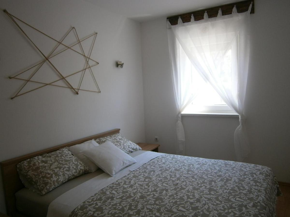 Zobic Family Apartments Rab Town Ngoại thất bức ảnh