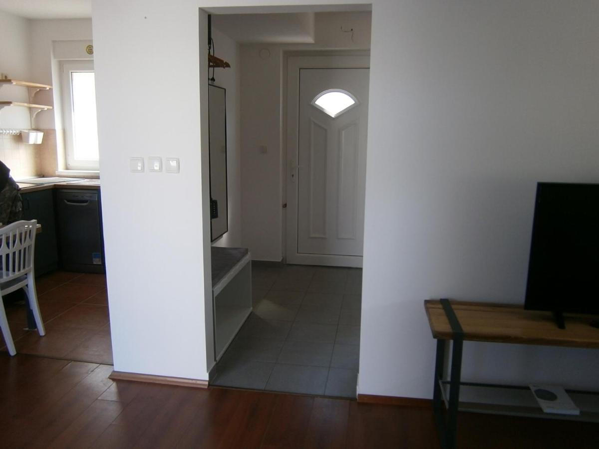 Zobic Family Apartments Rab Town Ngoại thất bức ảnh