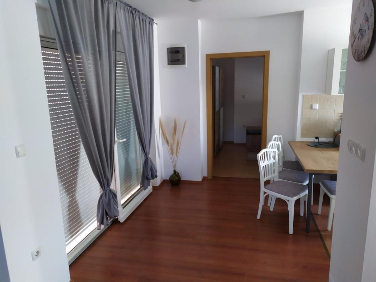 Zobic Family Apartments Rab Town Ngoại thất bức ảnh