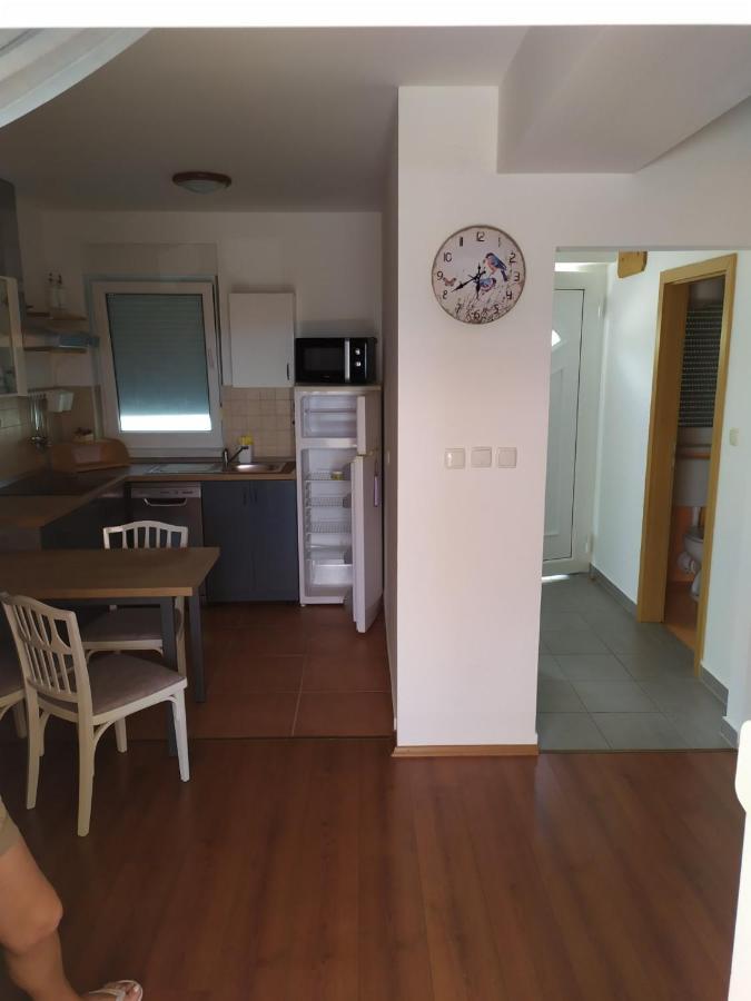 Zobic Family Apartments Rab Town Ngoại thất bức ảnh