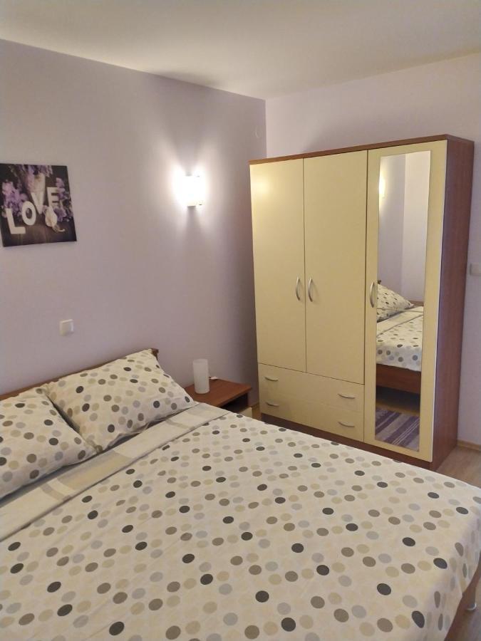 Zobic Family Apartments Rab Town Ngoại thất bức ảnh