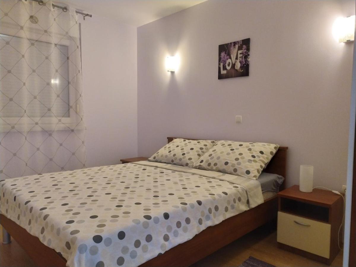 Zobic Family Apartments Rab Town Ngoại thất bức ảnh