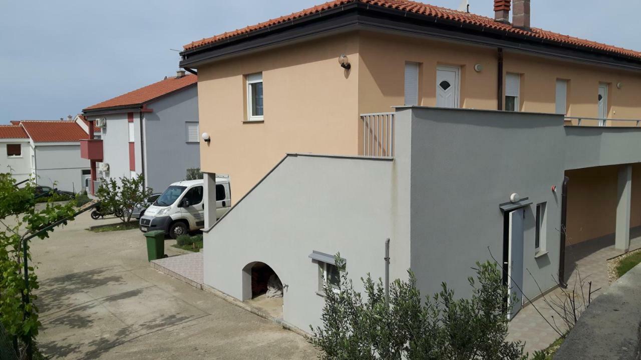 Zobic Family Apartments Rab Town Ngoại thất bức ảnh